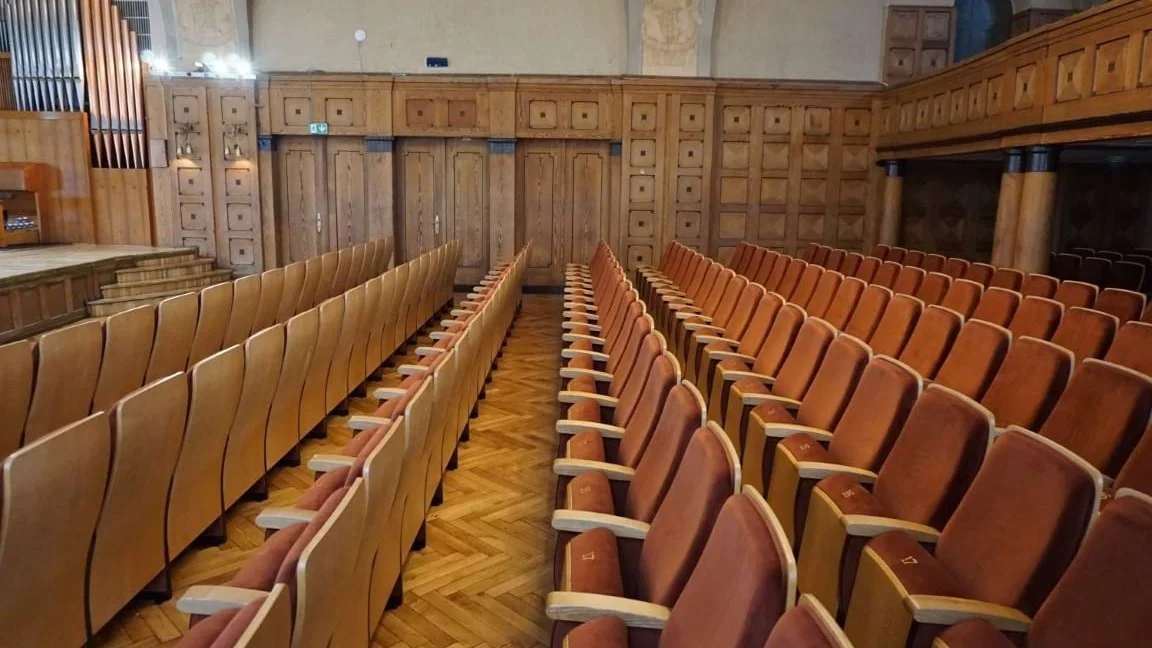 theater chairs